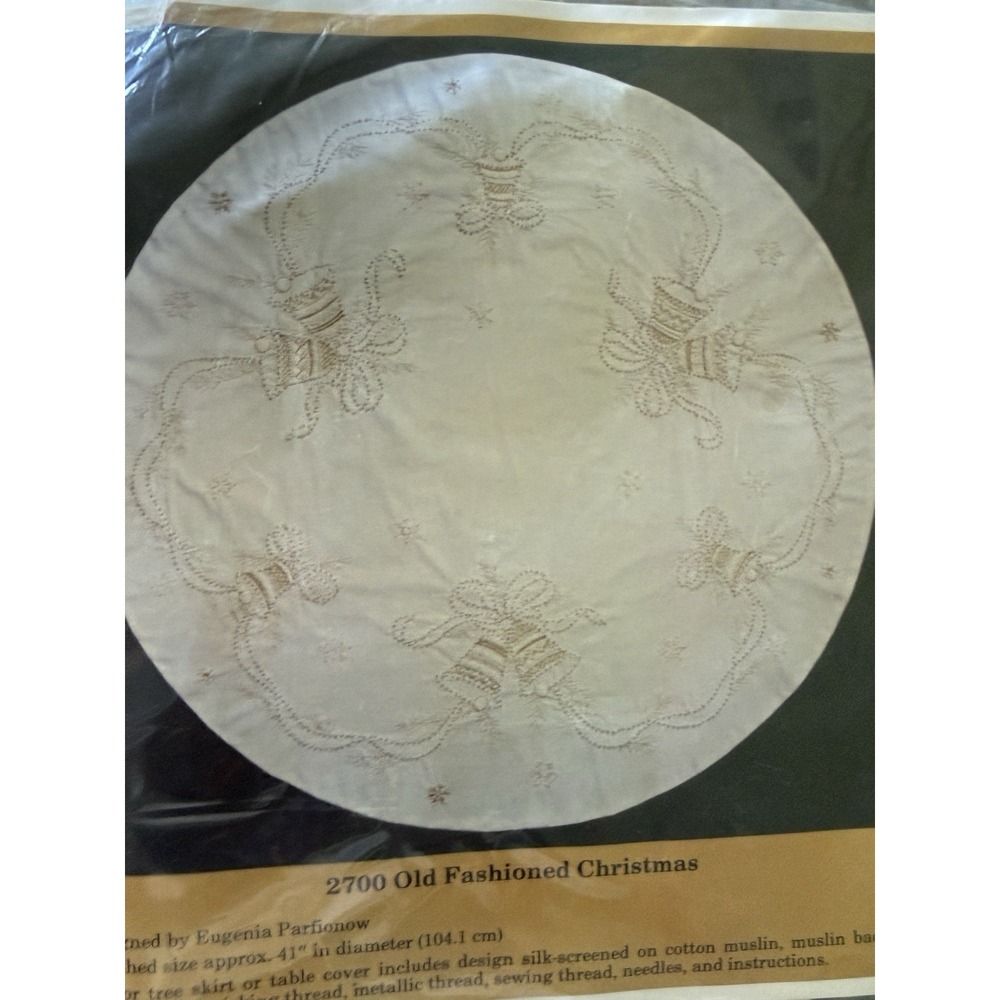 Old Fashioned Embroidered Christmas Tree Skirt TableCover Candlewicking Kit NIP